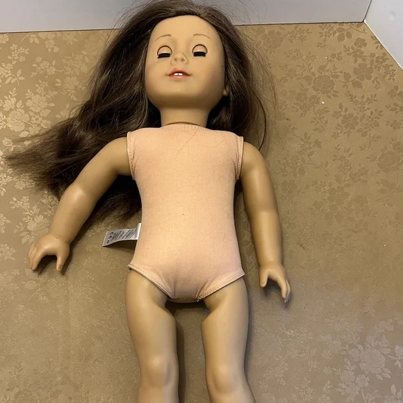 American Girl Doll Brown Hair Brown Eyes & American Girl Outfit
